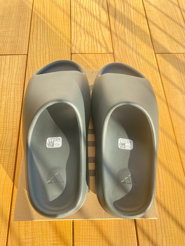 Adidas Yeezy Slide 'Dark Onyx' 40.5/42/43/44.5/46/47/48.5 gallery