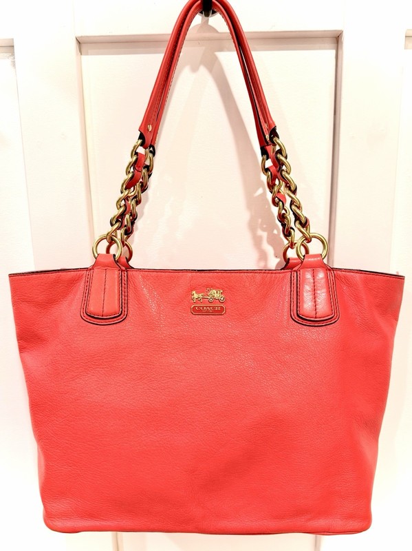 ✨ Coach Madison Leather East/West Chain Tote