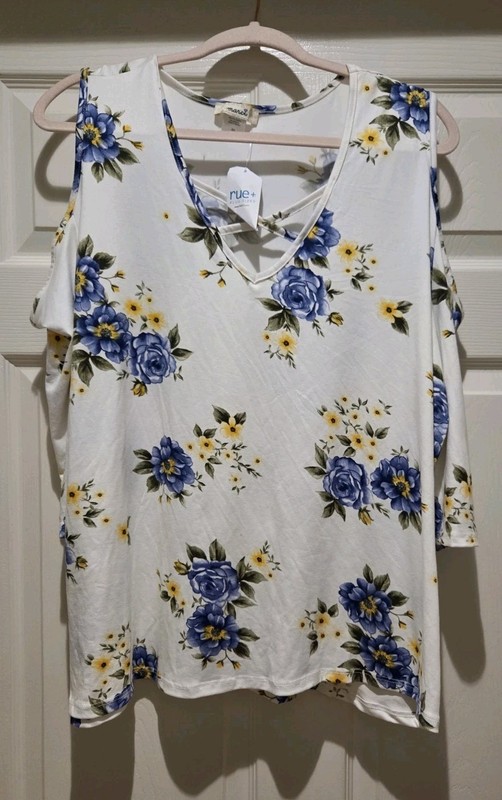 NWT Rue 21 Plus Size 4x Short Sleeve Cold Shoulder Top Floral Print