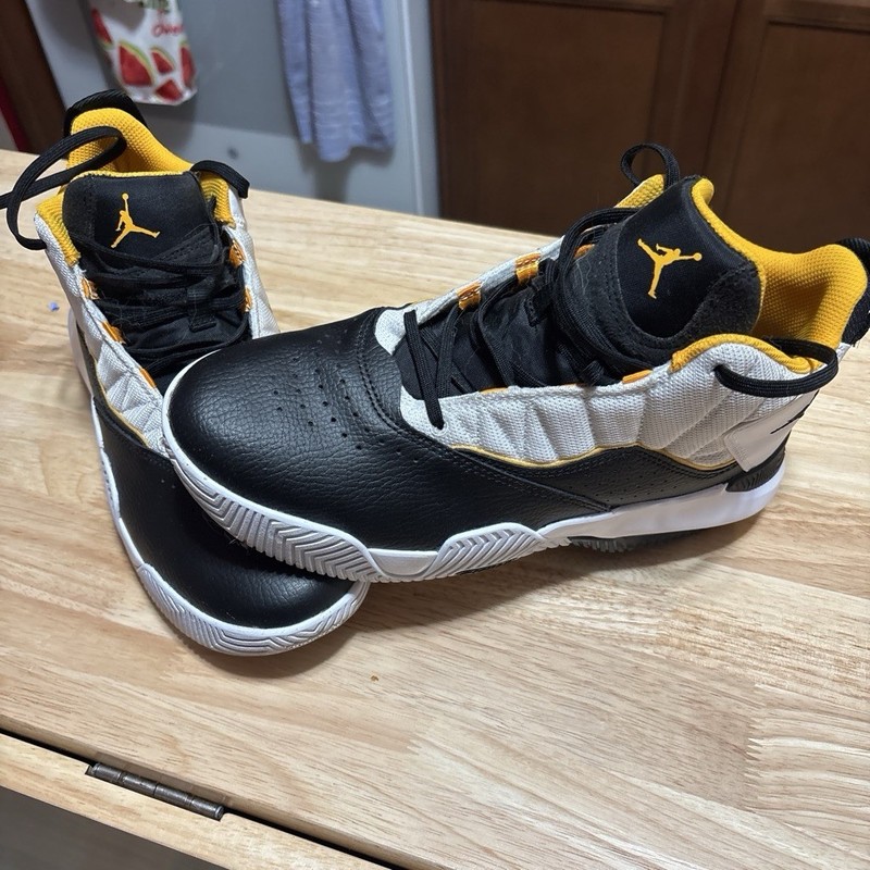 Jordan Jumpman Two Trey GS Mid Top Leather Sneakers Black/White/Yellow 7Y gallery