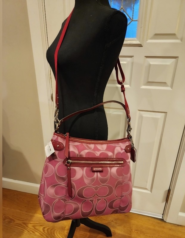 Coach Daisy Signature Convertible Hobo Bag Pink/Burgundy Medium Zip Hang Tag
