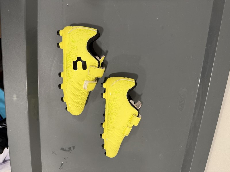 Charly Yellow/Black Soccer Cleats Size MX 18 / USA 12 gallery