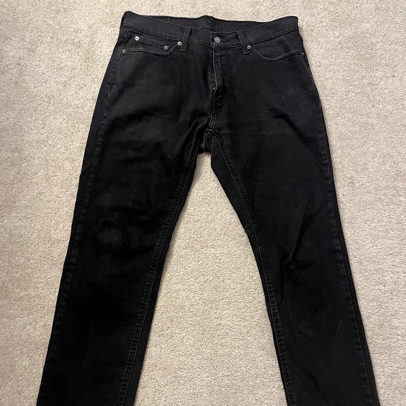 Levi’s 541 black athletic fit jeans 32×32 (34×30). 99% cotton 1% elastane