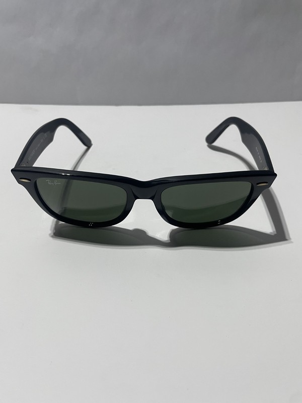 Ray-Ban Original Wayfarer Unisex Square Sunglasses – Black (RB2140 901 54018)