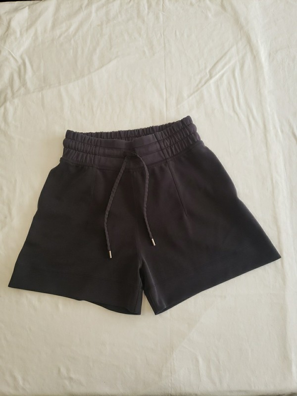 Lululemon Shorts Womens Black Loose Elastic Athletic No Size Tag See Discription
