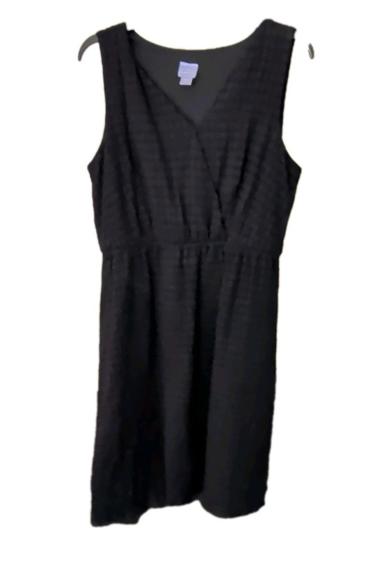 Laura Scott Women’s L/G Black Textured Sleeveless V-Neck Knee Dress