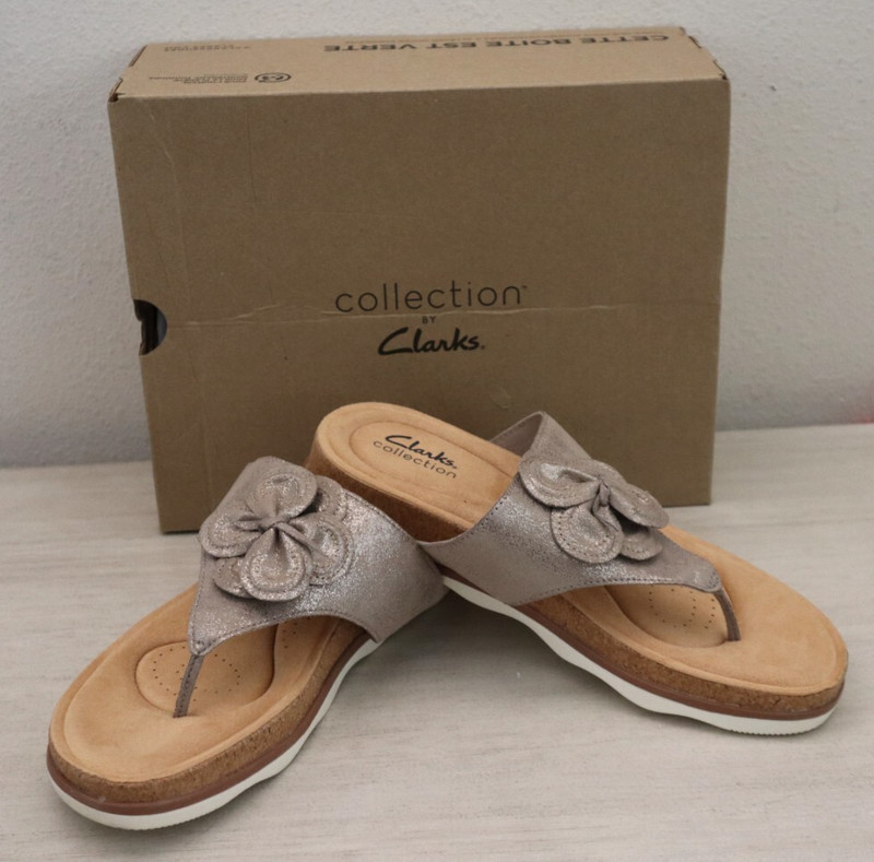 Clarks 26164864 WMN Sz 9M Taupe Metallic Brynn Style Leather Slip-On Sandals