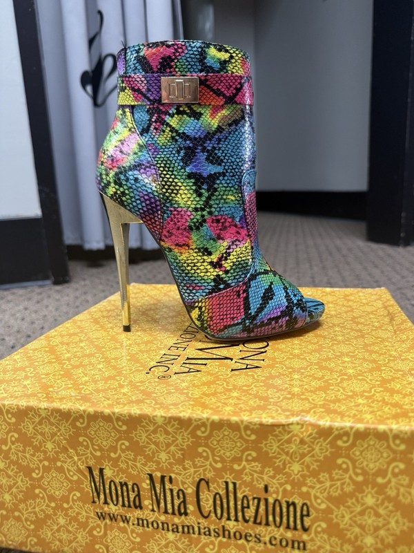 Mona Mia Boot Heels Size 6 Rainbow Snake Skin Print -$49 Msrp