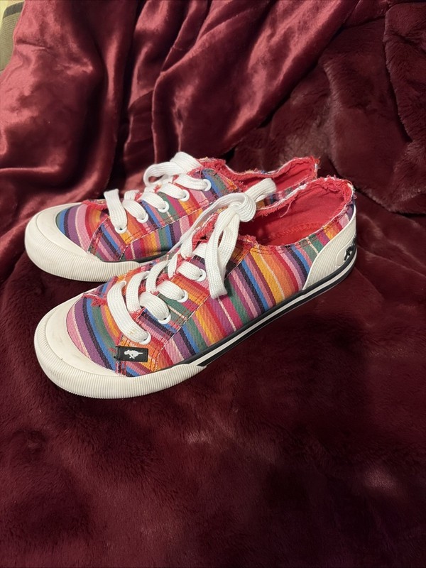 Rocket Dog Women’s Jazzin Rainbow Low Top Sneakers 8.5 Red Eden Stripes