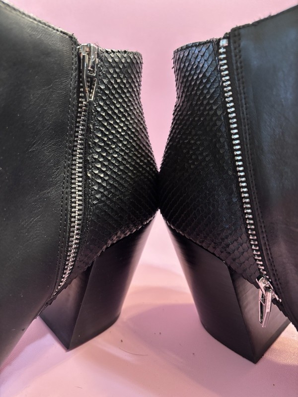 Dolce Vita Onyx Sliced Leather Aden Size 10 NIB gallery