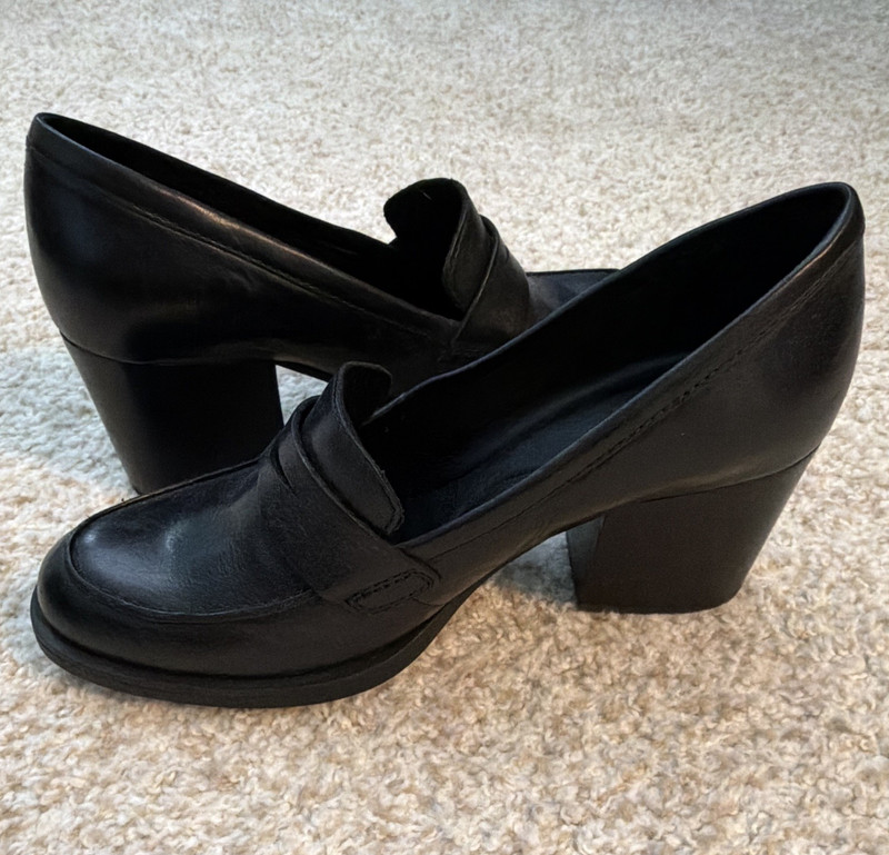 Born Black Leather Slip-On Loafer Block Heel, Round Toe, Logo, US 8 M