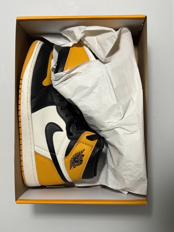 Nike Air Jordan 1 Men's High Top Lace-Up Basketball Sneakers Yellow Black gallery