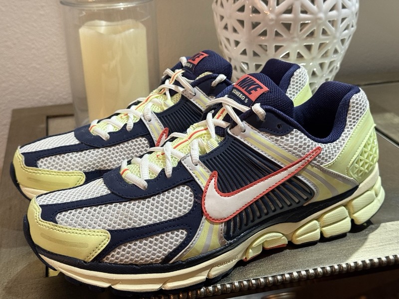 Nike Vomero 5 Mens Size 10.5 Used Running Shoes NY NYC Knicks Walking Sneakers gallery