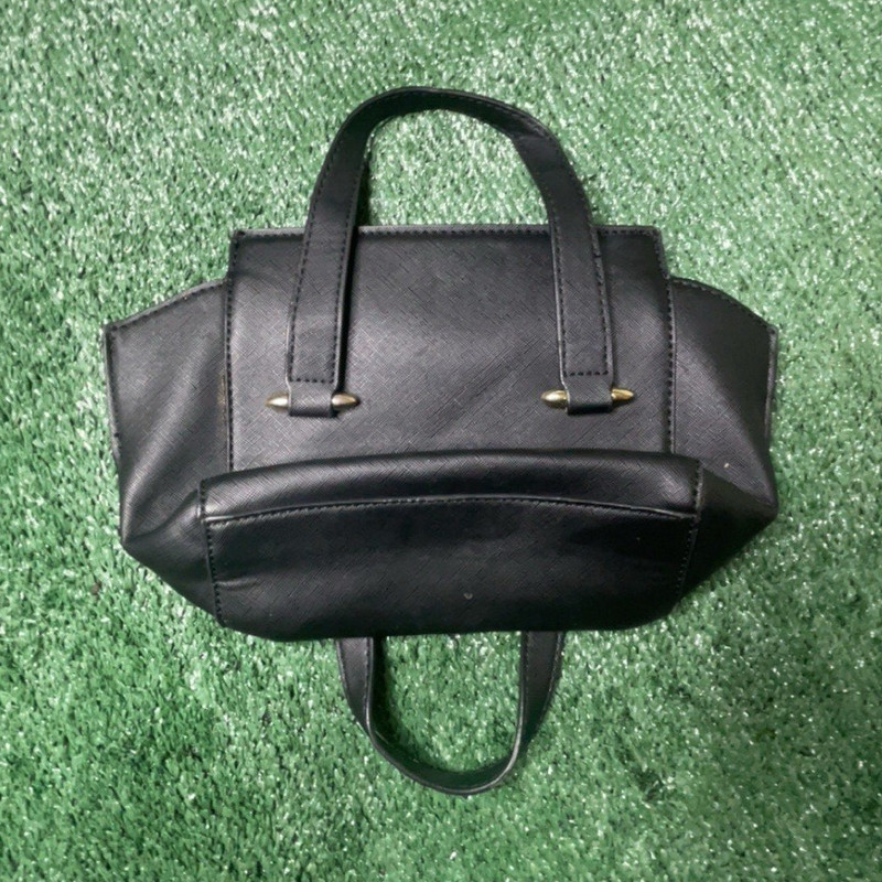 Women’s Black Satchel Top Handle Bag Solid Zip Closure Gold Hardware Rectangle