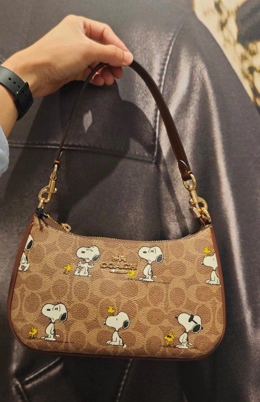 COACH x PEANUTS Teri Shoulder Bag Tan Brown Snoopy Print Signature Canvas CBJ88