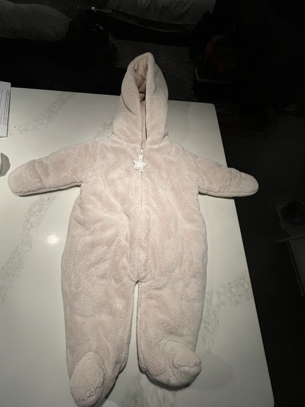 Beige Wendy bellissimo baby and kids snowsuit. Size 0-3 mo / 9-13 pounds.