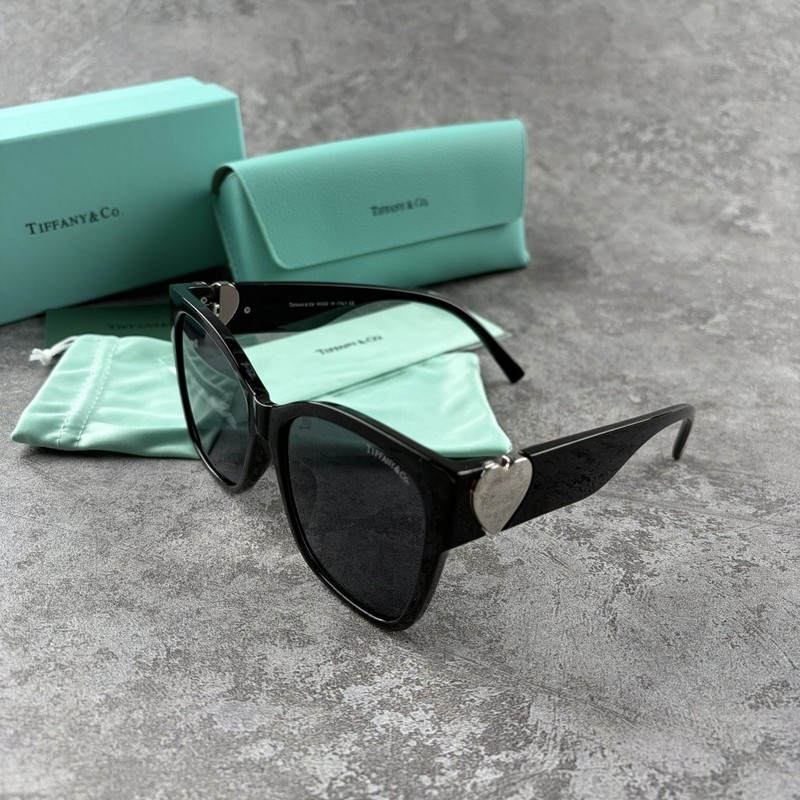 New In Box – Tiffany Black Square Sunglasses Elegant Women’s Shades