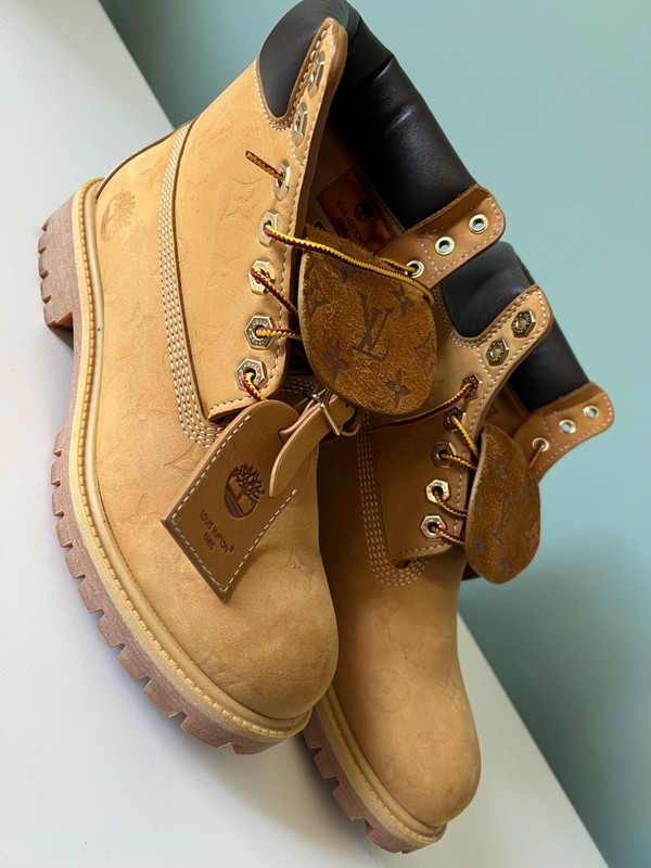 LOUIS VUITTON TIMBERLANDS EXCELLENT CONDITION
