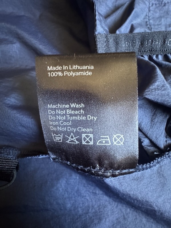 District Vision Milli Ultralight Wind Breaker Men’s Med Blue NWOT gallery