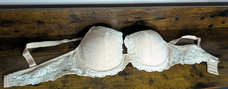 Wacoal Women's Beige Embrace Lace Plunge Sheer Lace Bra 38D 853291 gallery