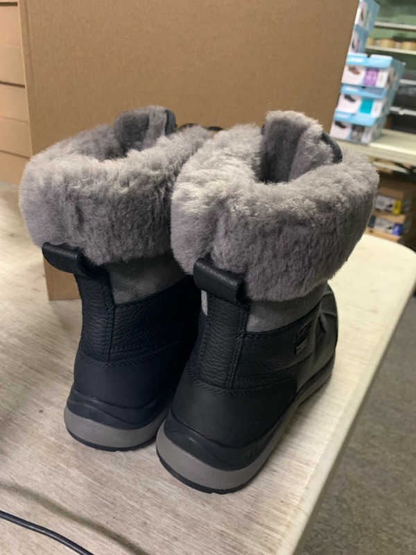 NIB 100% AUTHENTIC Women's UGG Adirondack Black Boots Sheepskin - Pick Size gallery
