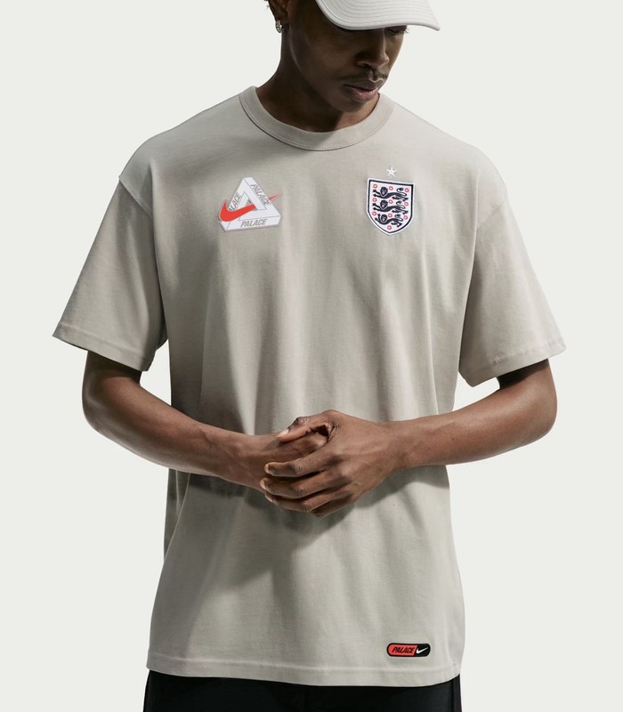 Nike x PALACE World Cup T-Shirt England UK Pewter Grey Red - Size Large - NEW gallery
