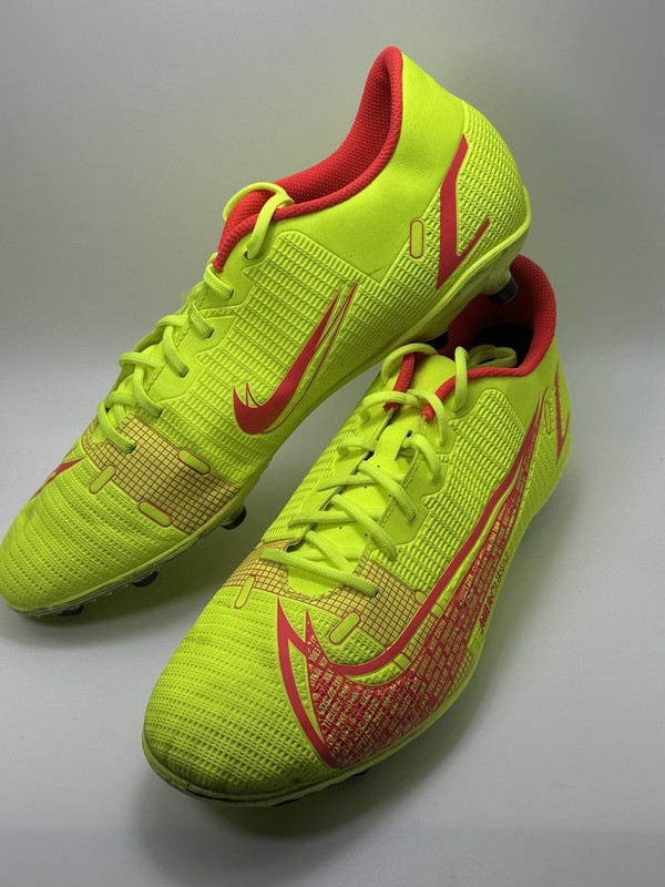 Size 10.5 Nike Mercurial Vapor 14 Club FG/MG Volt Crimson Soccer Cleats
