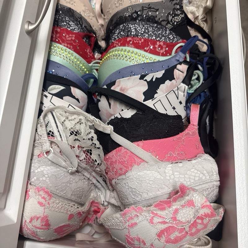 Victoria’s Secret Women’s Bra Lot 19 Bras 32C/34B All Will For One Person!