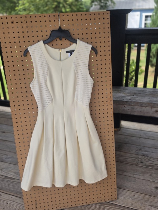 BCBGMAXAZRIA Women’s Ivory Sleeveless Flare A-Line Dress Small Formal Wedding