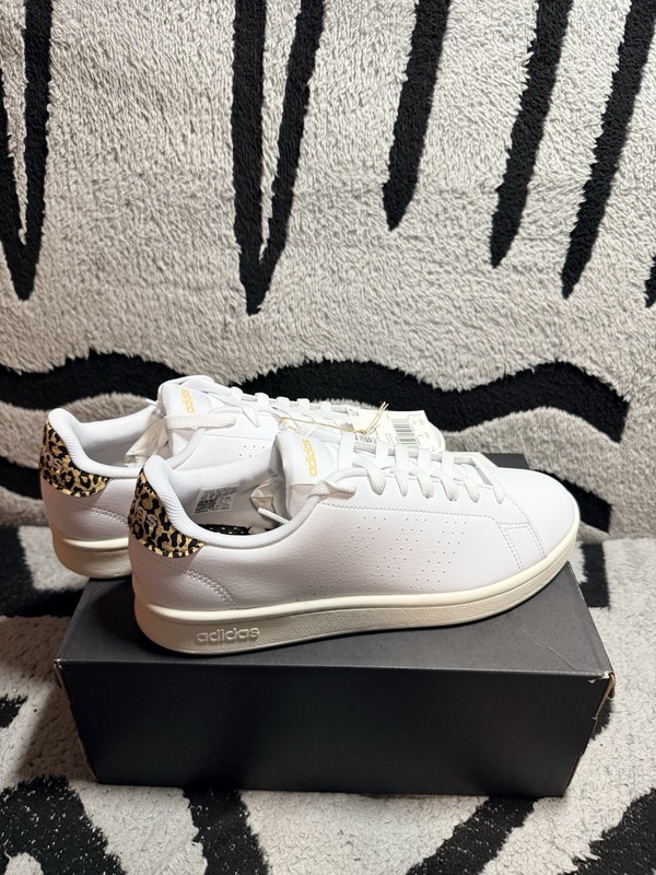 adidas Advantage Woman’s Low Top Leather Sneakers White Leopard 9.5W gallery