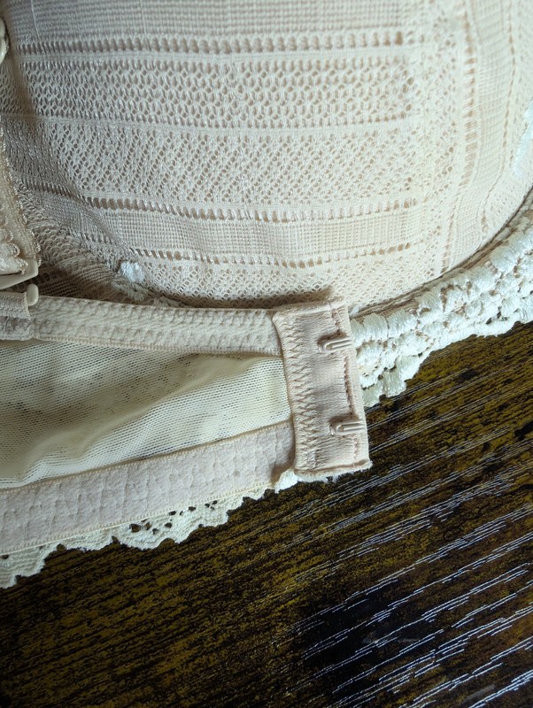 Wacoal Women's Beige Embrace Lace Plunge Sheer Lace Bra 38D 853291 gallery