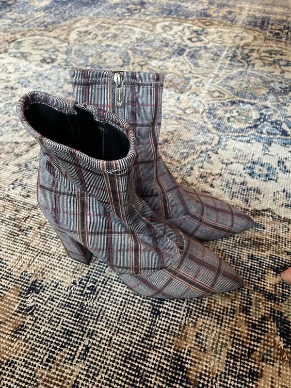Jessica Simpson JS HENDRIA Plaid Ankle Boots Pointed Toe Block Heel Zip US 8.5M