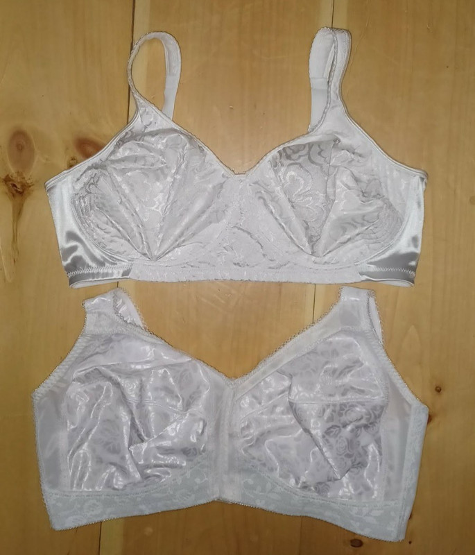 Lot of 2 Women’s Playtex Wire-Free Bras Size 44D White