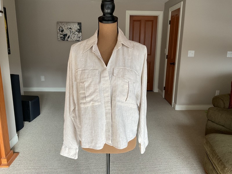 Banana Republic linen blend,oversized, double pocket tan blouse. NWT. XS. $85.