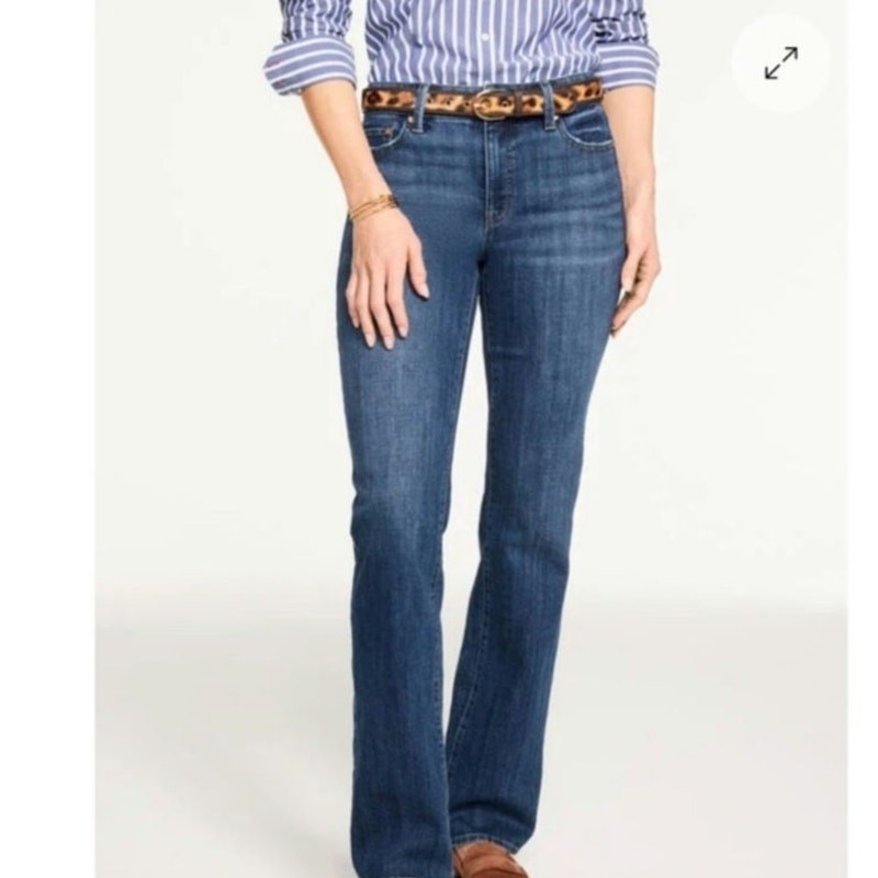 Talbots Barely Boot Jeans in a savannah denim wash. Size 2