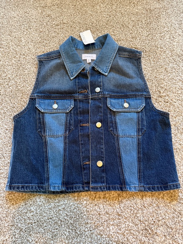 NWT Evereve Dark & Light Wash Denim Button up Sleeveless Vest Sz Medium