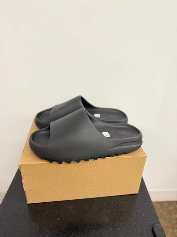 Adidas Yeezy Slide Onyx - Multiple Sizes - (100% Authentic) HQ6448 gallery