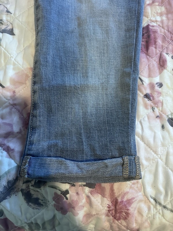 Old Navy The Diva High Rise Blue Denim Capri Jeans Button Accents Women
