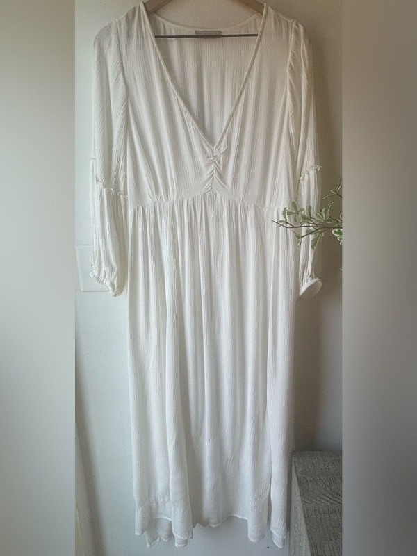 Isla & Bird White Boho Maxi Dress Cottagecore Flowy Viscose Size 8 gallery