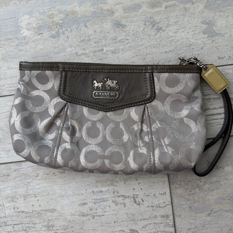 Vintage Y2K Coach Madison Op Art Signature C Silver wristlet clutch