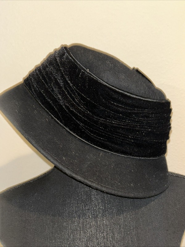 Xsermar New York Womens Black Velvet Cloche Hat With A Bow Spot Clean Only gallery