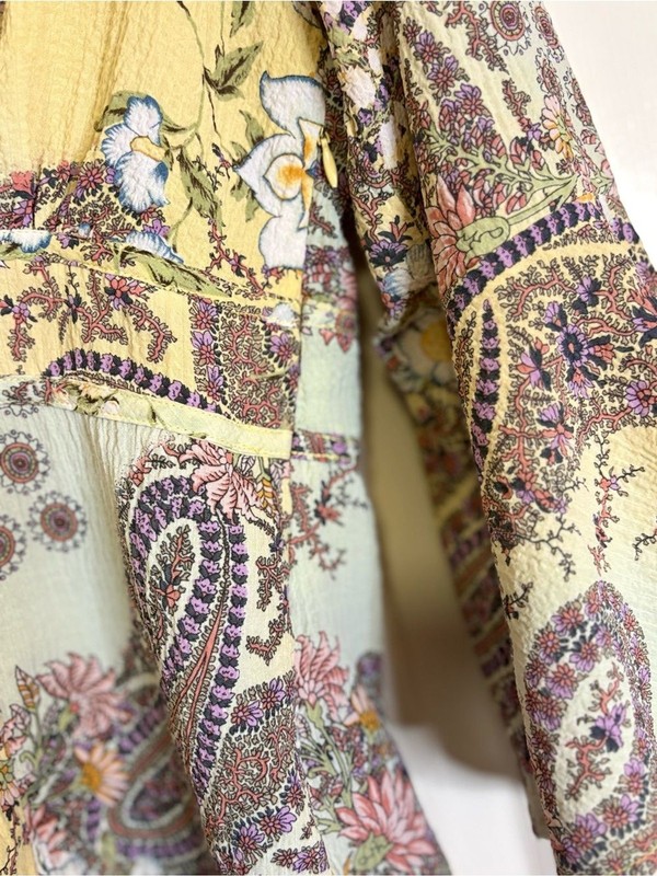 Milano Boho Paisley Floral Crinkle V-Neck Bell Sleeve Blouse Size Small gallery