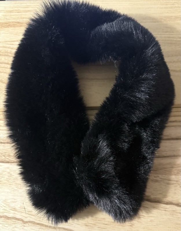 Girl’s Faux Fur Neck Wrap 21″ – A0131