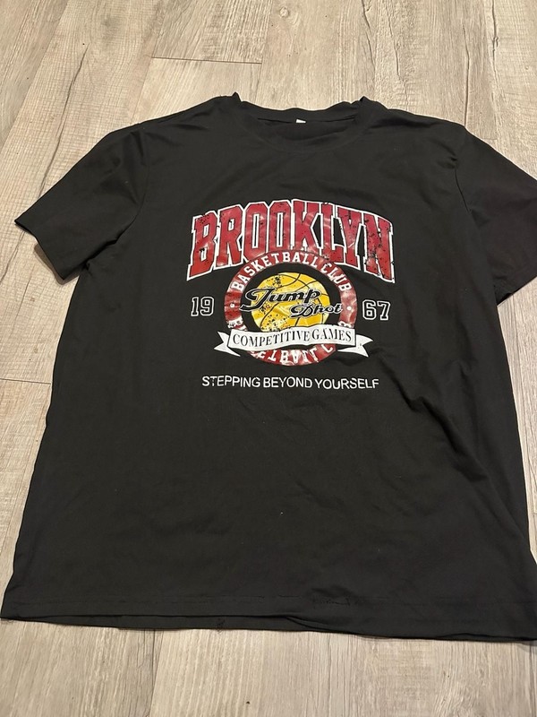 Brooklyn Basketball Club Jump Shot Graphic T-Shirt Size L