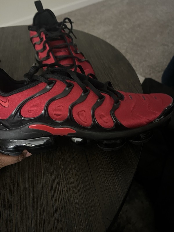 Nike Air VaporMax Plus Men’s Low Top Lace-Up Athletic Sneakers Red/Black