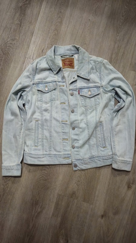 Levi Strauss & Co. Women’s Light Wash Blue Denim Jacket Button Front Pockets M
